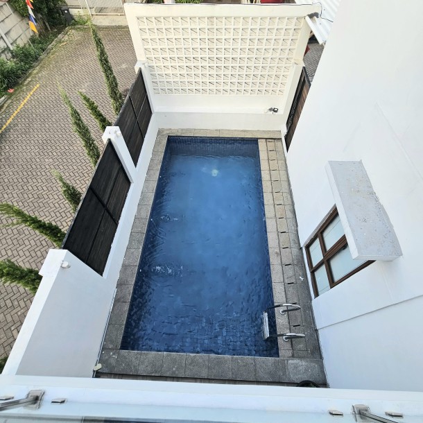 Rumah Mewah Furnish, Ada Kolam Renang Pribadi di Metlend Menteng, Jakarta timur-4
