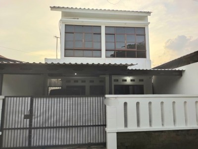 Rumah 2 lantai rapih siap huni di Jakamulya, Bekasi