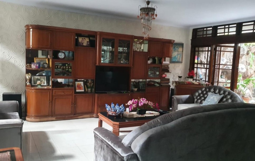 Dijual Rumah yang Luas Dekat Tol di Cempaka Putih Jakarta Pusat-3